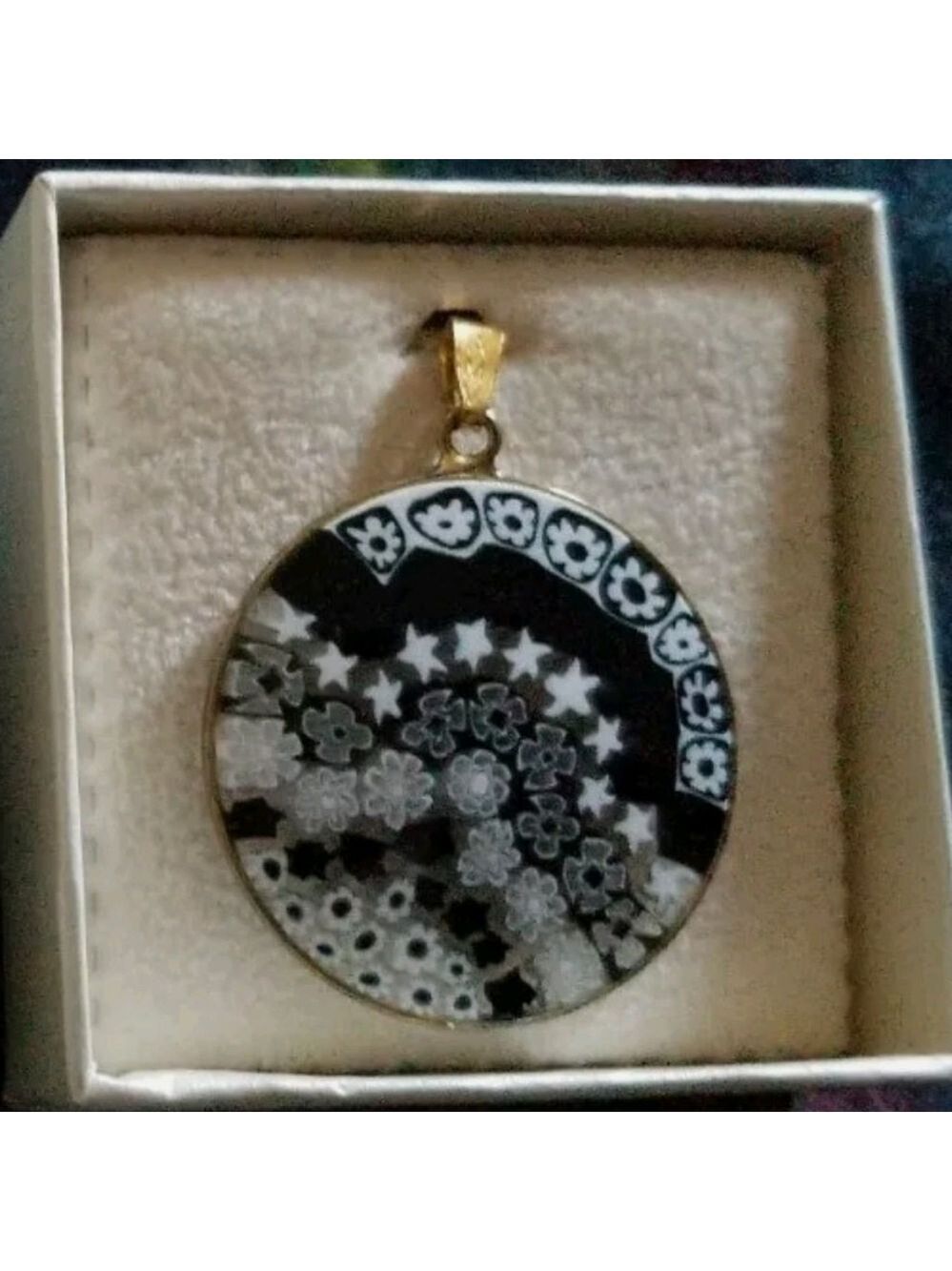 Antica Murrina Veneziana Murano Glass Pendant black and white 19.2mm with box.